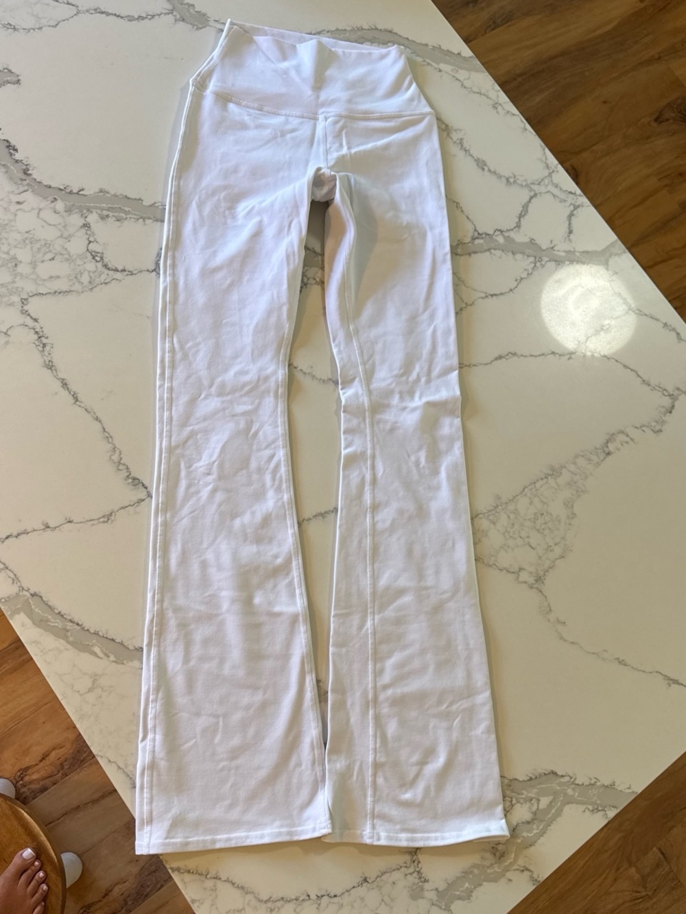 ALO yoga White flare leggings